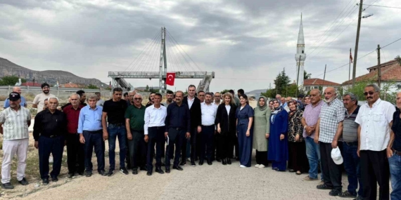 Milletvekili Ölmeztoprak'ın İkizce'deki Kavşak İncelemesi: Yenilikçi Çözümler Arayışı Milletvekili Ölmeztoprak’ın İkizce’deki Kavşak İncelemesi: Yenilikçi Çözümler Arayışı