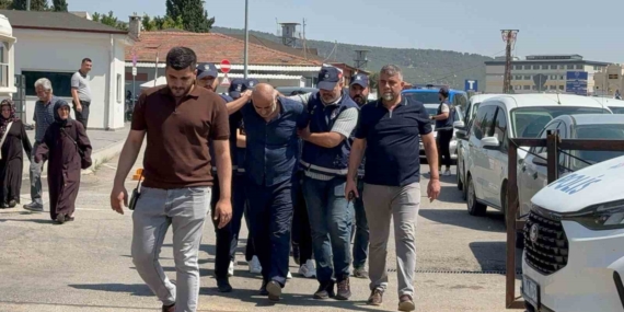 Milyonluk Dolandırıcılıkta 4 Kişi Gözaltına Alındı Milyonluk Dolandırıcılıkta 4 Kişi Gözaltına Alındı