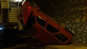 minibusle-carpisan-arac-5-metre-yukseklikten-uctu-1-kisi-yaralandi-BYhpKggT.jpg