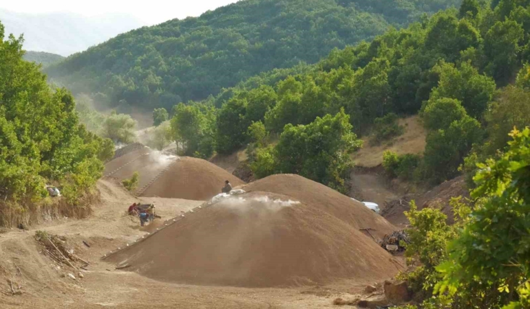 mus-daglarinda-essiz-mangal-komuru-uretimi-deneyimi-rkBYVMMR.jpg