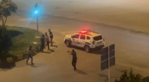 musta-silahli-ve-sopali-kavga-polis-havaya-ates-acarak-duruma-mudahale-etti-QJ9QZ45C.jpg