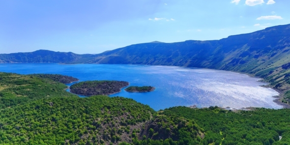 Nemrut Kalderası'nda Sıkı Denetim Uygulaması: Ziyaretçilere Kritik Uyarılar Nemrut Kalderası’nda Sıkı Denetim Uygulaması: Ziyaretçilere Kritik Uyarılar