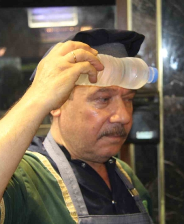 ocak-basindaki-ustalarin-sicak-havadan-cektigi-zorluklar-q6rc5hVJ.jpg