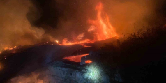 Pazaryolu'nda 5 Ev, 2 Ahır ve 2 Samanlık Alev Alev Yandı! Pazaryolu’nda 5 Ev, 2 Ahır ve 2 Samanlık Alev Alev Yandı!