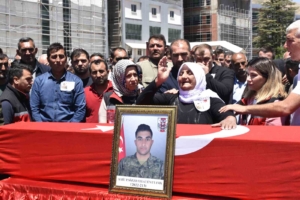 pence-kilit-sehidinin-anisina-son-yolculuk-toreni-2qt24VJe.jpg