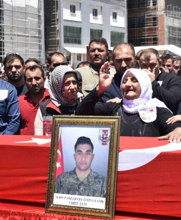 pence-kilit-sehidinin-anisina-son-yolculuk-toreni-2qt24VJe.jpg