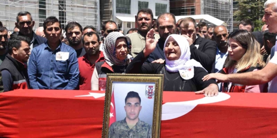 Pençe-Kilit Şehidinin Anısına Son Yolculuk Töreni Pençe-Kilit Şehidinin Anısına Son Yolculuk Töreni