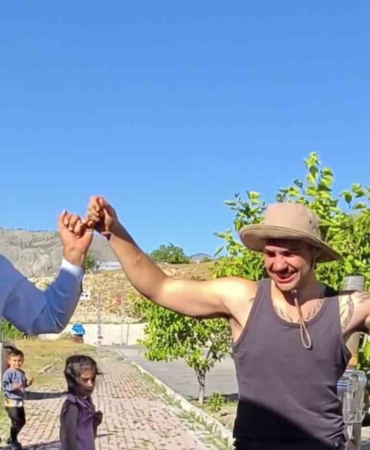 portekizli-turist-tortum-selalesinde-erzurumun-buyusunu-yasadi-4WEMX8YE.jpg