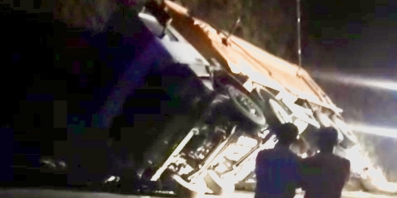 Pütürge'de Yol Çalışması Sırasında Araç Devrildi: 1 Kişi Yaralandı Pütürge’de Yol Çalışması Sırasında Araç Devrildi: 1 Kişi Yaralandı