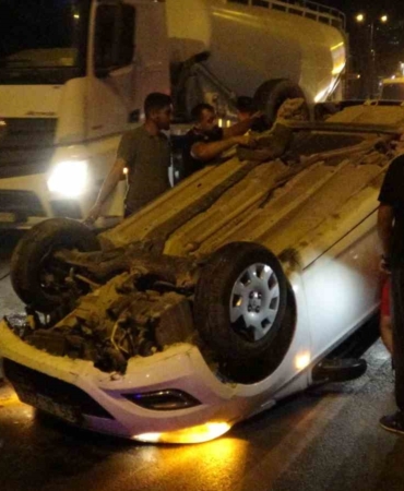 refuje-carparak-ters-donerek-kurtulan-arac-surucusu-burnu-kanamadan-kurtuldu-sVU5ITBh.jpg