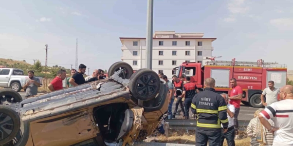Siirt'te Otomobil ve Pikap Çarpıştı: 3 Kişi Yaralandı Siirt’te Otomobil ve Pikap Çarpıştı: 3 Kişi Yaralandı