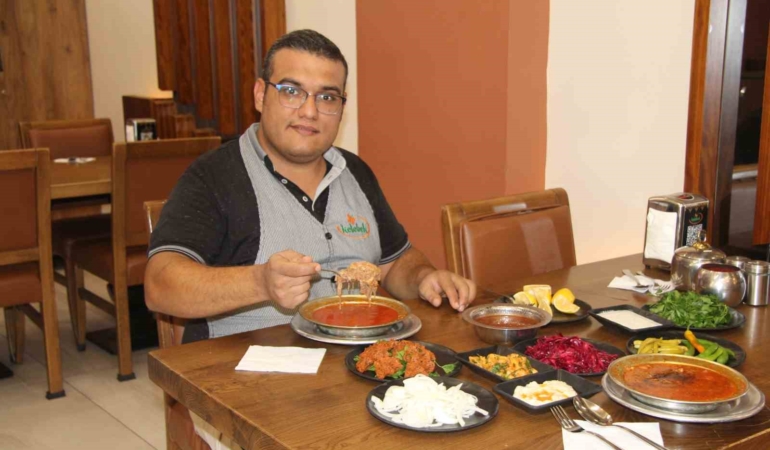 tam-12-saat-pistikten-sonra-sofranizi-senlendiren-beyran-tarifi-4ujKMxu9.jpg
