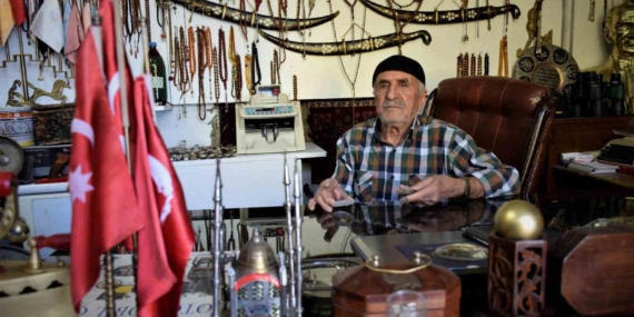 Tarihin Derinliklerinden Gelen ‘Eskici Yaşar’: Antikaların Ardındaki Hayat Hikayesi Tarihin Derinliklerinden Gelen ‘Eskici Yaşar’: Antikaların Ardındaki Hayat Hikayesi