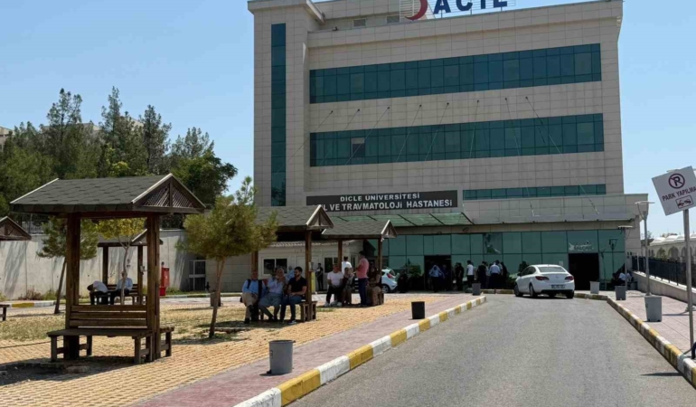 tarim-iscilerini-tasiyan-minibus-sarampole-devrildi-18-kisi-yaralandi-7rdKueGb.jpg