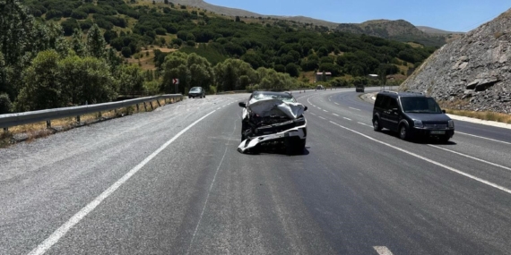Tatvan'da Korkunç Trafik Kazası: 5 Kişi Yaralandı Tatvan’da Korkunç Trafik Kazası: 5 Kişi Yaralandı