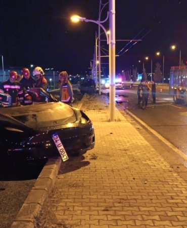 tesla-aracinda-yangin-2-hemsirenin-hayatini-kaybetmesi-EECVJwaP.jpg