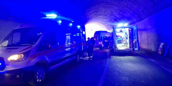 Tunceli Tünelinde Trajik Kaza: 8 Yaralı Var! Tunceli Tünelinde Trajik Kaza: 8 Yaralı Var!