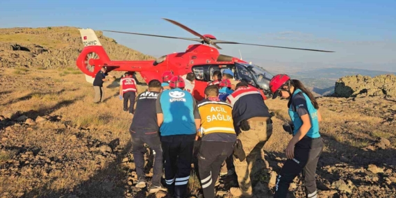 Tunceli'de Kayalık Alanda Düşen Vatandaşın Ayağı Kırıldı, Başarılı Kurtarma Operasyonu Tunceli’de Kayalık Alanda Düşen Vatandaşın Ayağı Kırıldı, Başarılı Kurtarma Operasyonu