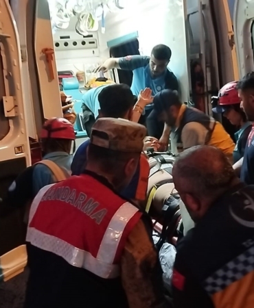 tuncelide-kayaliklardan-dusen-kadin-ekiplerin-basarili-operasyonu-ile-kurtarildi-8TTZLwlF.jpg
