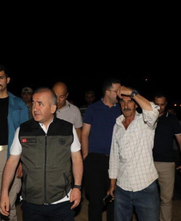 vali-hatipoglu-yogun-mudahale-ile-yangin-basariyla-kontrol-altina-alindi-1rBQ9tke.jpg