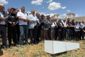 vandaki-silahli-saldirida-hayatini-kaybeden-onur-karaelin-cenazesi-defnedildi-Ukt8XECX.jpg