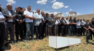 vandaki-silahli-saldirida-hayatini-kaybeden-onur-karaelin-cenazesi-defnedildi-Ukt8XECX.jpg