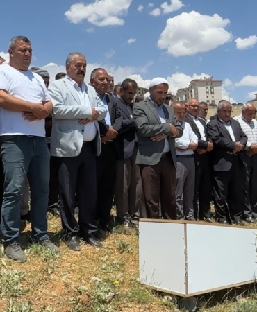 vandaki-silahli-saldirida-hayatini-kaybeden-onur-karaelin-cenazesi-defnedildi-Ukt8XECX.jpg