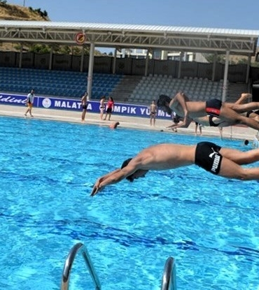 yaz-boyunca-herkesin-kullanabilecegi-olimpik-yuzme-havuzu-QtsqxpcG.jpg