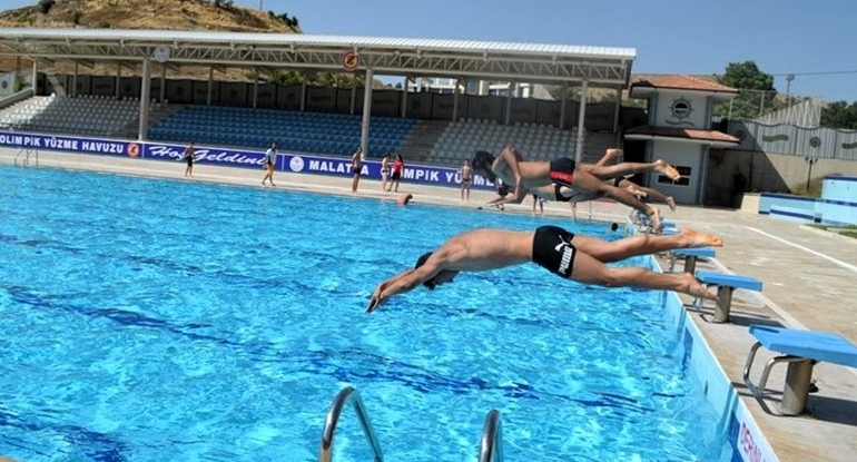 yaz-boyunca-herkesin-kullanabilecegi-olimpik-yuzme-havuzu-QtsqxpcG.jpg
