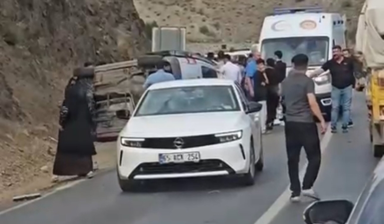 yuksekova-van-kara-yolunda-facia-5-yarali-OPqzLfuf.jpg