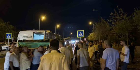 112 Acil Servis Personeli, Kanala Düşen Oğlunu Duygusal Bir Törenle Uğurladı 112 Acil Servis Personeli, Kanala Düşen Oğlunu Duygusal Bir Törenle Uğurladı