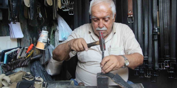 60 Yıldır Baba Mesleğini Yaşatan 2 Metrekarelik Dükkanın Hikayesi 60 Yıldır Baba Mesleğini Yaşatan 2 Metrekarelik Dükkanın Hikayesi