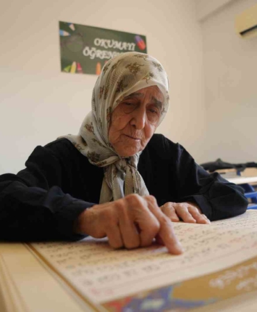 87-yasinda-kuran-i-kerim-okumayi-basaran-hayat-dolu-bir-hikaye-bYeAWKb9.jpg