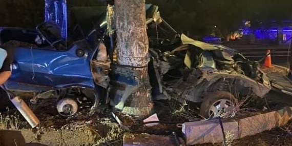 Ağaca Çarpan Fiat Tofaş Aracı Hurdaya Döndürdü: 1 Ağır Yaralı Ağaca Çarpan Fiat Tofaş Aracı Hurdaya Döndürdü: 1 Ağır Yaralı