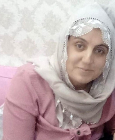 aile-meclisi-karariyla-hayatini-kaybeden-yasemin-budakin-esinden-adalet-talebi-9fDO4aV8.jpg
