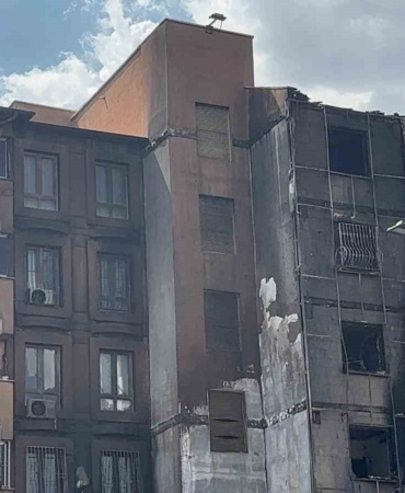 alt-kat-dukkanindaki-yangin-15-kisi-dumandan-etkilendi-bveGlyh6.jpg