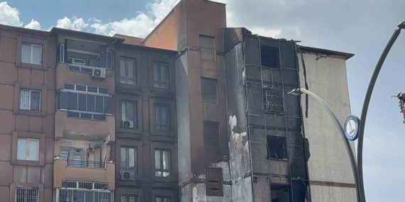 Alt Kat Dükkanındaki Yangın: 15 Kişi Dumandan Etkilendi Alt Kat Dükkanındaki Yangın: 15 Kişi Dumandan Etkilendi