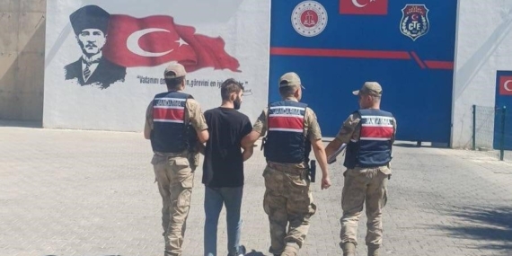 Batman'da 17 Yıl Hapis Cezalı Şahısın Yakalanışı Batman’da 17 Yıl Hapis Cezalı Şahısın Yakalanışı