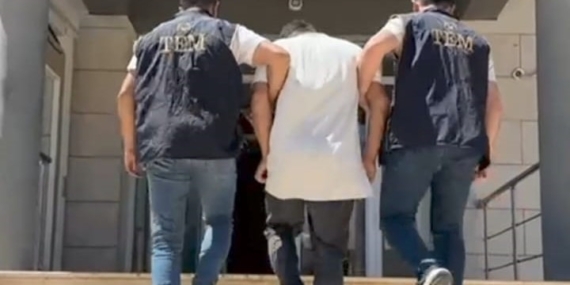 Batman'da Dondurma Dolabından Hırsızlık Yapan 3 Şahıs Yakalandı: Olayın Detayları Batman’da Dondurma Dolabından Hırsızlık Yapan 3 Şahıs Yakalandı: Olayın Detayları