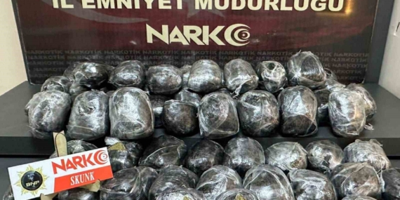 Batman'da Ele Geçirilen İki Araçta Uyuşturucu Operasyonu: 4 Kişi Tutuklandı Batman’da Ele Geçirilen İki Araçta Uyuşturucu Operasyonu: 4 Kişi Tutuklandı