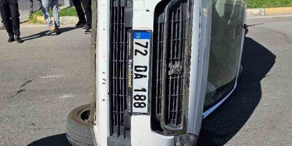 Batman'da Feci Trafik Kazası: 1 Kişi Yaralandı Batman’da Feci Trafik Kazası: 1 Kişi Yaralandı