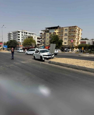 batmanda-iki-arac-carpisti-2-kisi-yaralandi-m6X61vzz.jpg