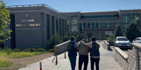 Batman'da Sürekli Araç Değiştirerek İzini Kaybettiren Hırsızlık Zanlısı Yakalandı Batman’da Sürekli Araç Değiştirerek İzini Kaybettiren Hırsızlık Zanlısı Yakalandı