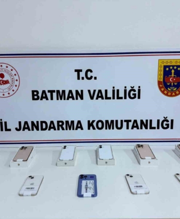 batmanda-takip-edilen-sahsin-uzerinde-1-milyon-degerinde-kacak-cep-telefonu-yakalandi-4RhgQFKb.jpg
