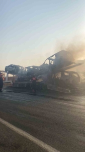batmanda-tirla-yanarak-hurdaya-donen-sifir-kilometre-5-luks-arac-F7ChLcy9.jpg