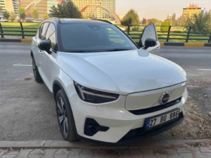 bayiden-alinan-sifir-volvo-elektrikli-aracta-gizli-kusurlar-L4nyXQjU.jpg