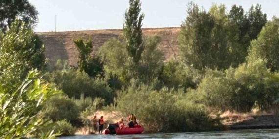 Bingöl'de Mahsur Kalan Vatandaşlar Ekipler Tarafından Kurtarıldı Bingöl’de Mahsur Kalan Vatandaşlar Ekipler Tarafından Kurtarıldı