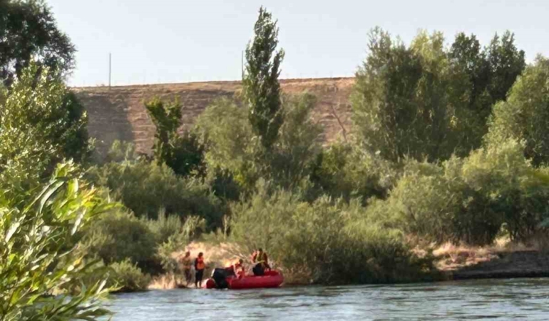 bingolde-mahsur-kalan-vatandaslar-ekipler-tarafindan-kurtarildi-YrQIGGnM.jpg