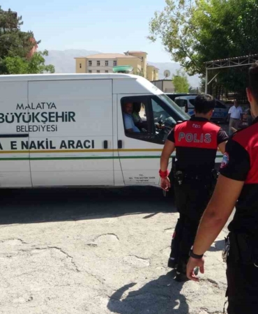 bir-is-makinesinin-altinda-kalan-operatorun-trajik-olumu-f8Pgrlcj.jpg