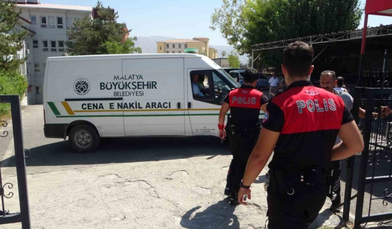bir-is-makinesinin-altinda-kalan-operatorun-trajik-olumu-f8Pgrlcj.jpg